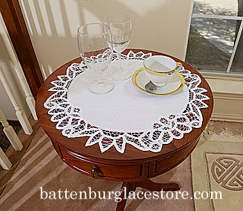 Battenburg Lace.Round. 18" White. (2 pieces set)